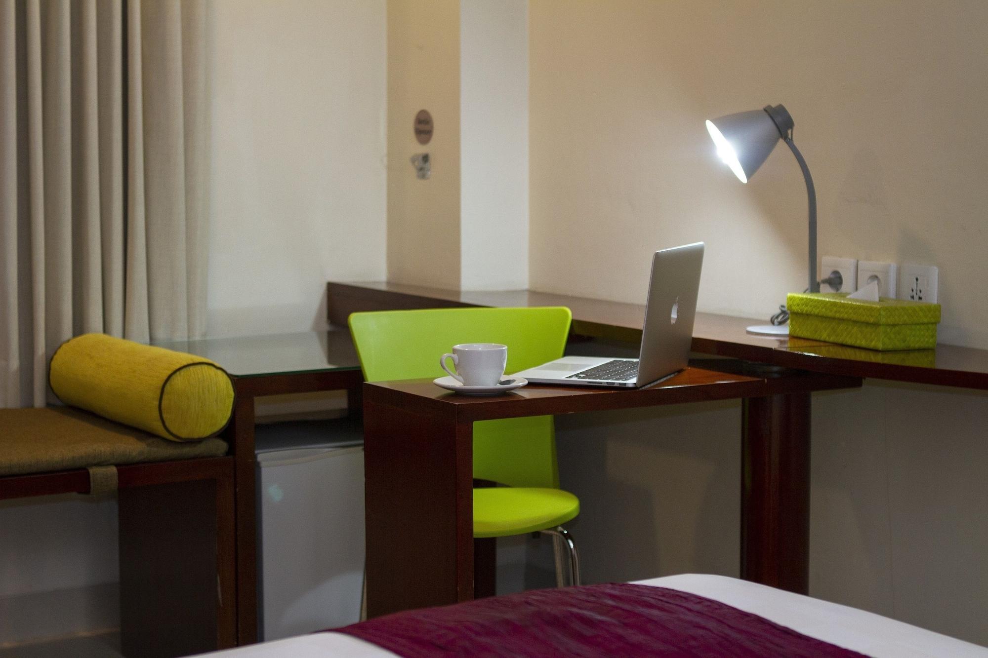 Primebiz Hotel Kuta Kuta Lombok Buitenkant foto