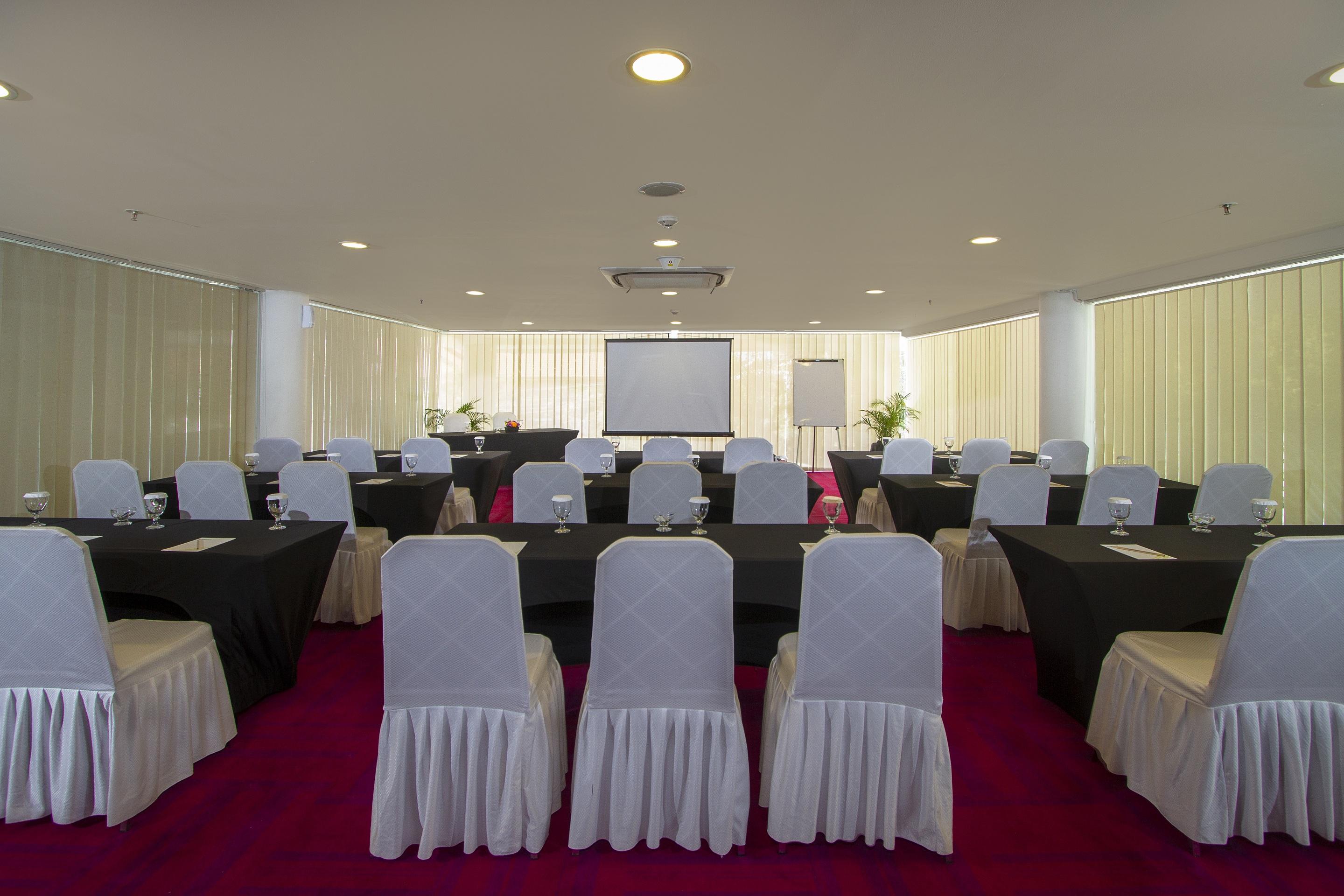 Primebiz Hotel Kuta Kuta Lombok Buitenkant foto